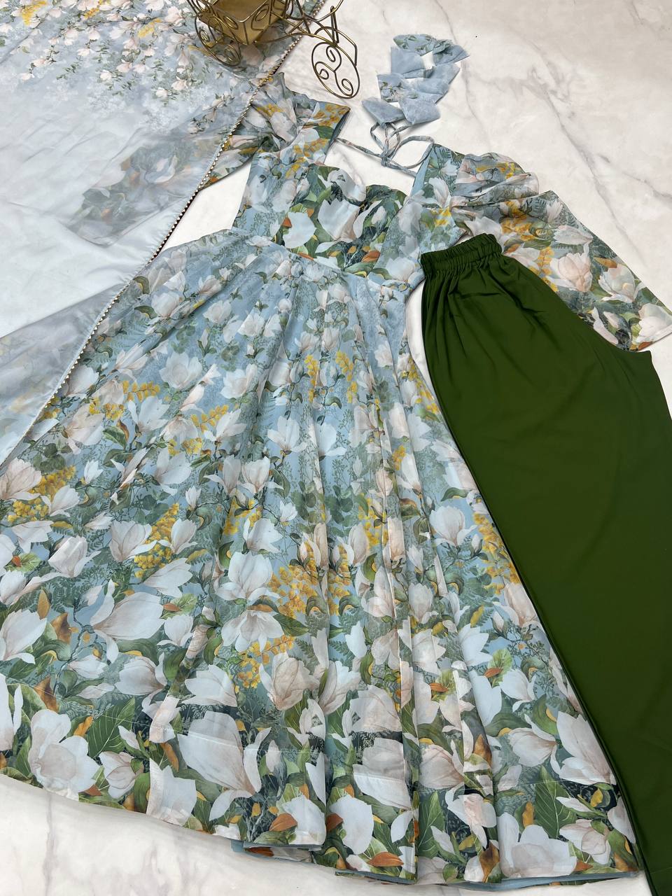 This Colorful Lightweight & Fresh Look Outfit Is Perfect For Upcoming Festivities