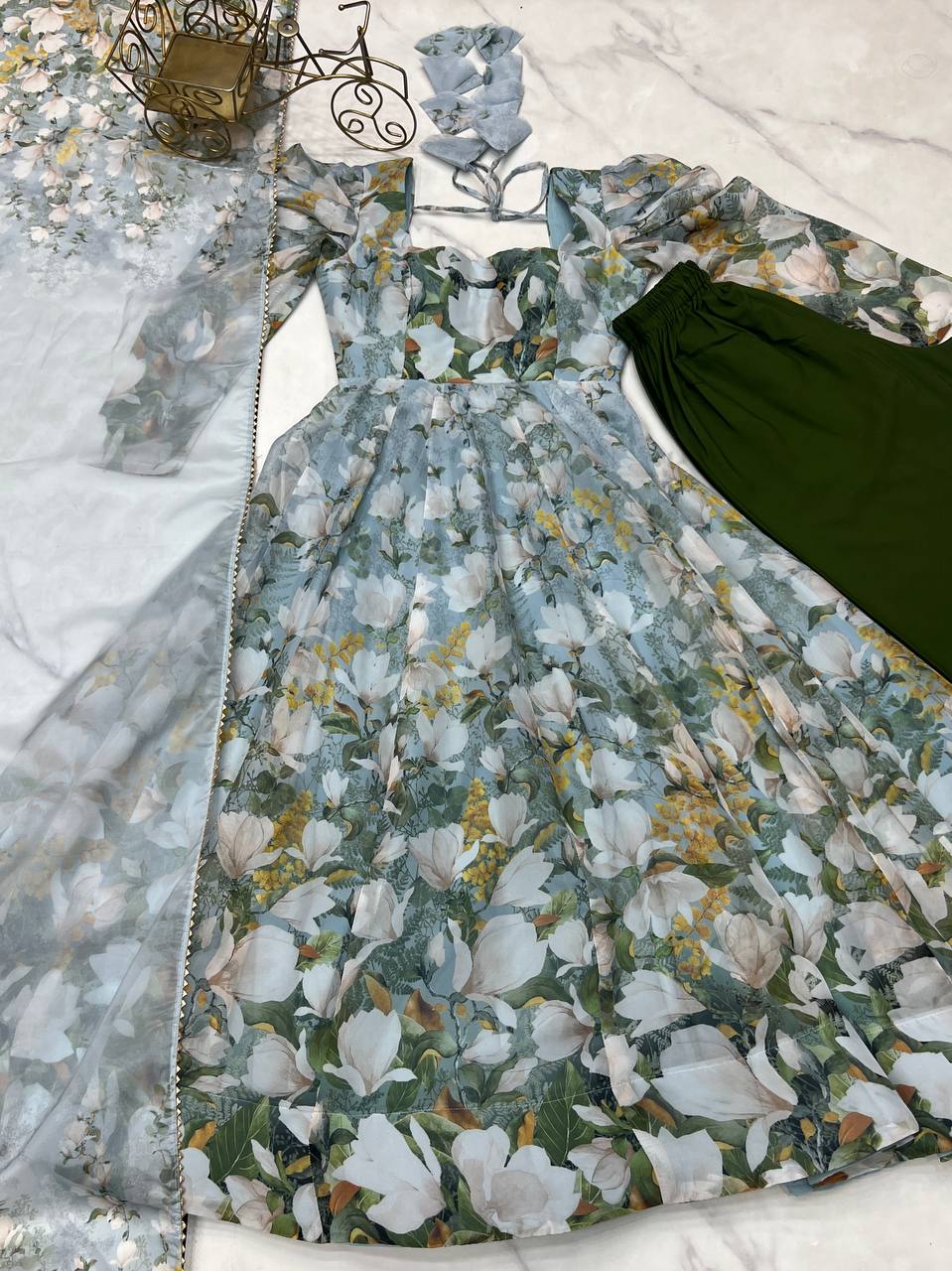 This Colorful Lightweight & Fresh Look Outfit Is Perfect For Upcoming Festivities