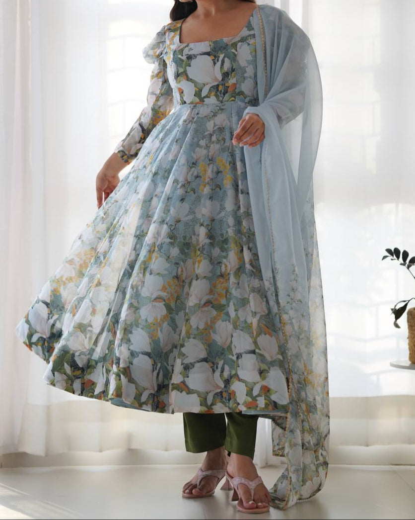 This Colorful Lightweight & Fresh Look Outfit Is Perfect For Upcoming Festivities