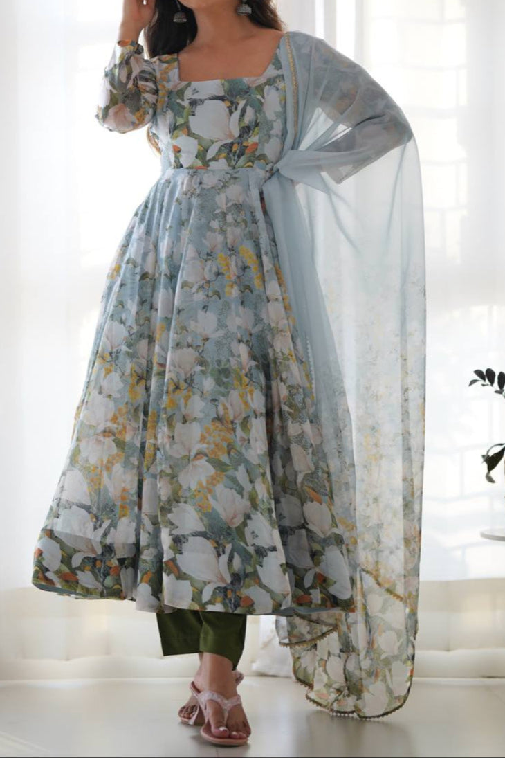 This Colorful Lightweight & Fresh Look Outfit Is Perfect For Upcoming Festivities