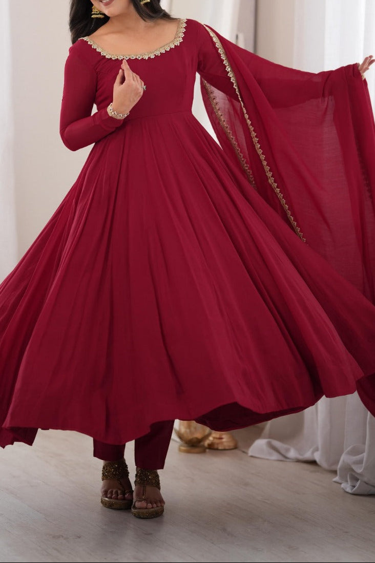 16 Kali Heavy Flare Mul Chanderi Anarkali Set With Handwork Mirror Work Lace