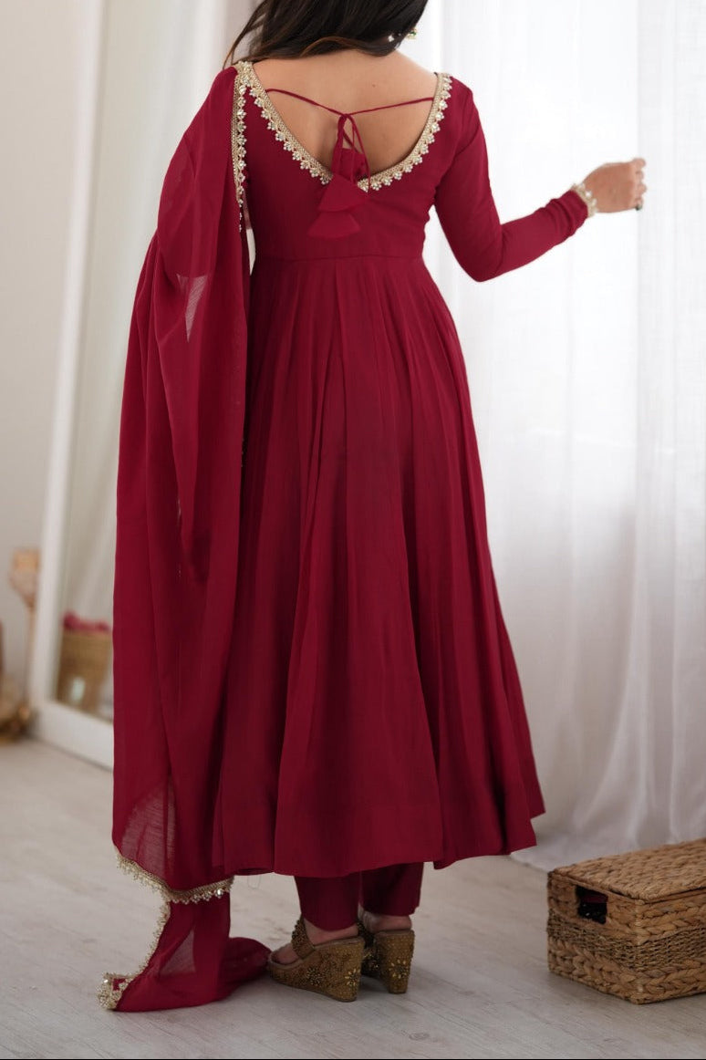 16 Kali Heavy Flare Mul Chanderi Anarkali Set With Handwork Mirror Work Lace