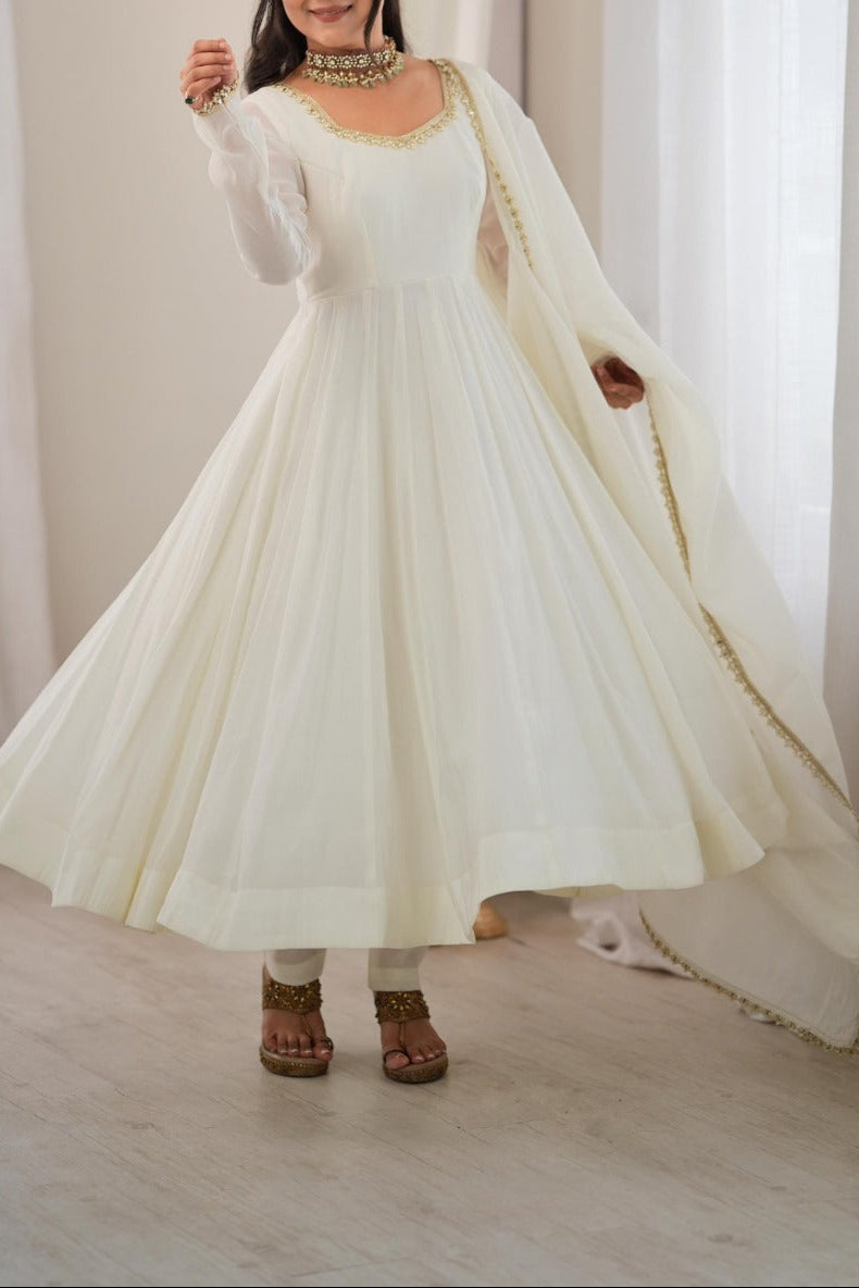 16 Kali Heavy Flare Mul Chanderi Anarkali Set With Handwork Mirror Work Lace