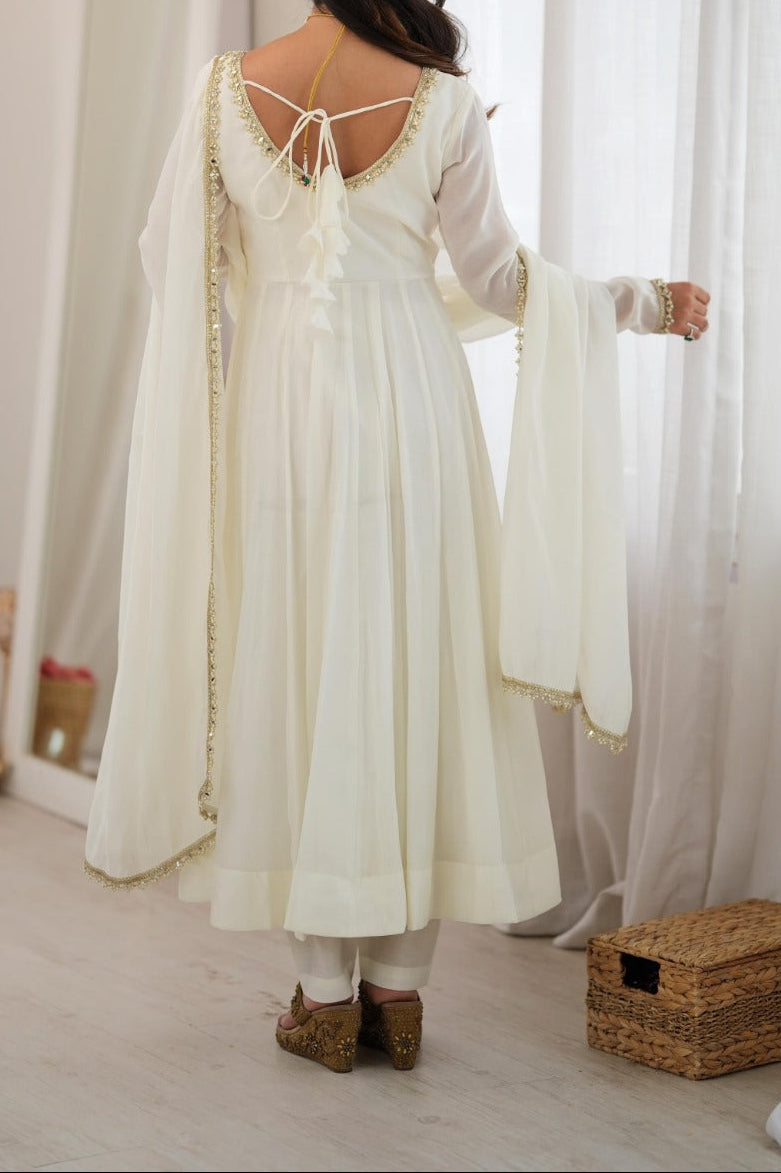 16 Kali Heavy Flare Mul Chanderi Anarkali Set With Handwork Mirror Work Lace