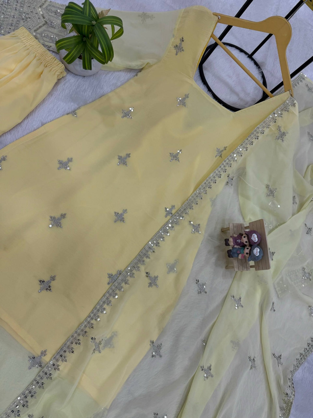 Prettiest Corset Back Kurta Set With Embroidery Work
