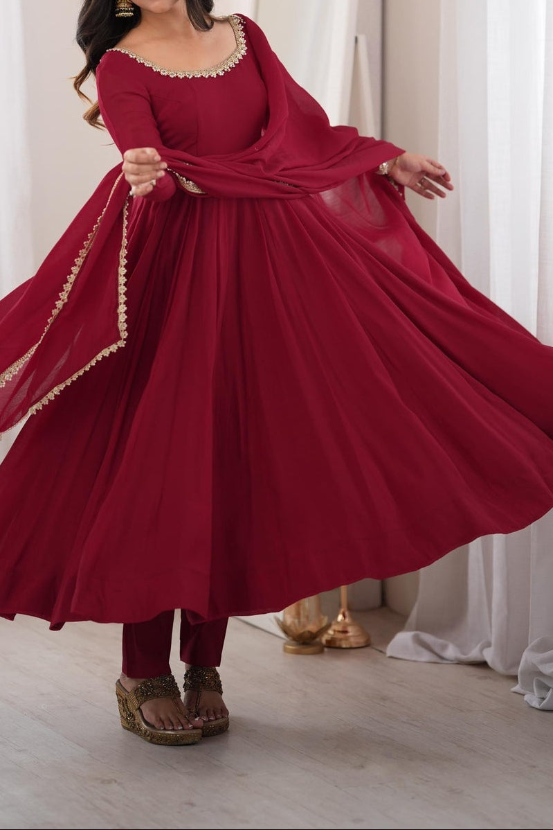 16 Kali Heavy Flare Mul Chanderi Anarkali Set With Handwork Mirror Work Lace